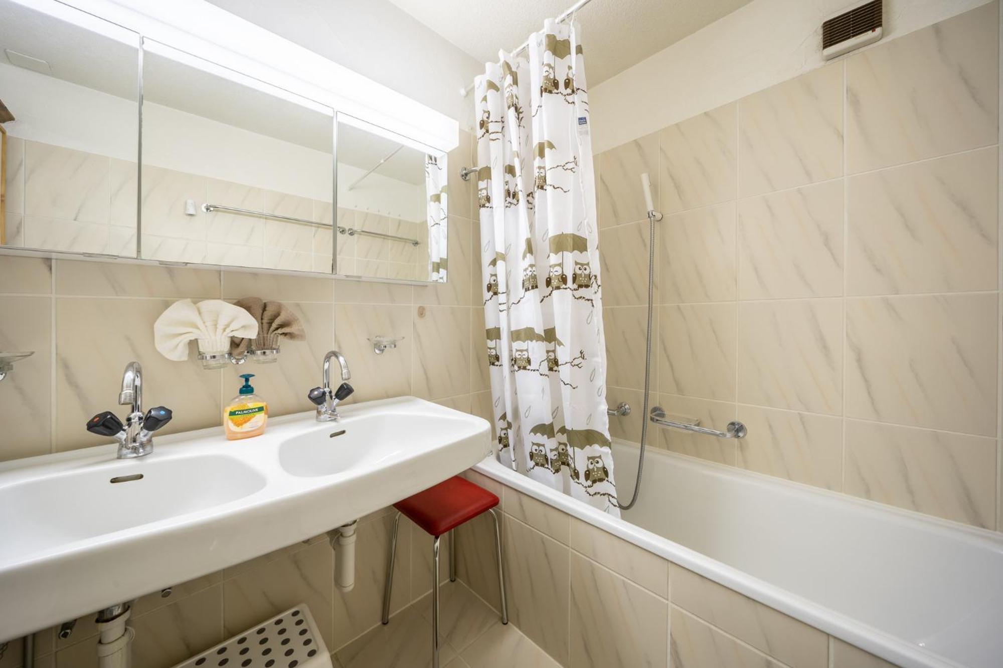 Chasa Plazza Gronda Appartement Lavin Buitenkant foto